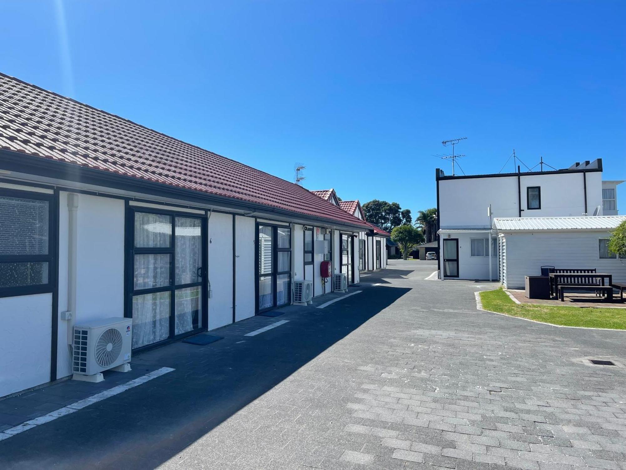 Summer Inn Motel Orewa Exterior photo